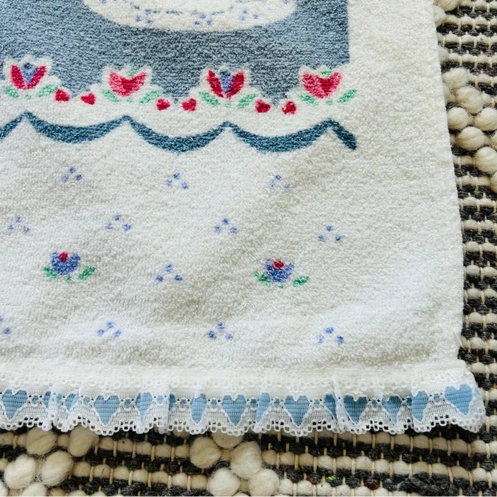 Vintage 80s Swans Hand Towel with Heart Lace